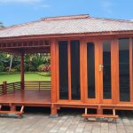 Gazebo Kayu 4x6m Minimalis dengan Dinding Kaca